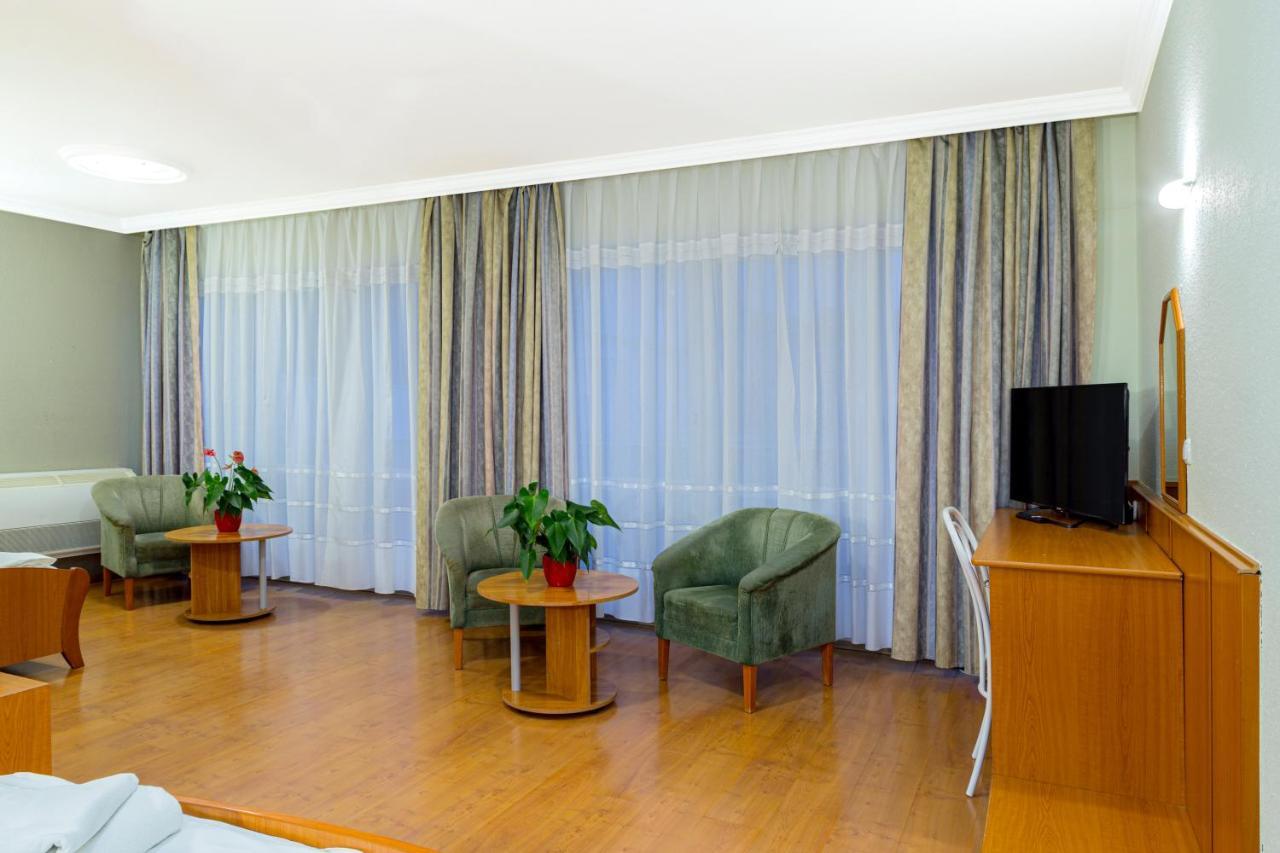 Aqua Blue Hotel Hajduszoboszlo Exterior photo
